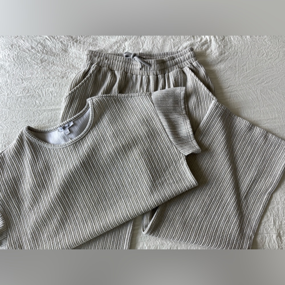 Polagram Beige Ribbed Lounge Set